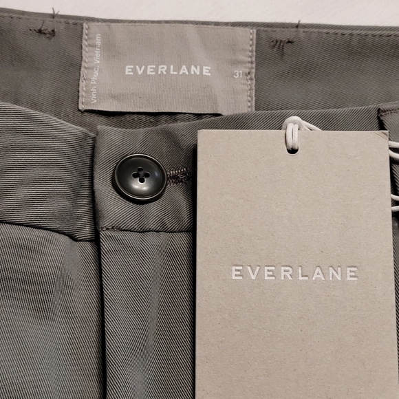 EVERLANE 9" Slim Fit Shorts - Pewter Green - Picture 11 of 14